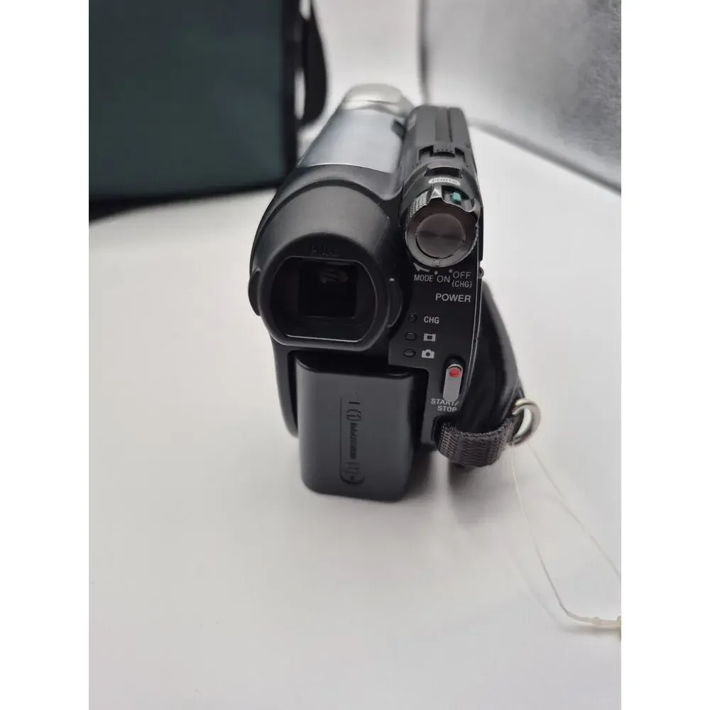 Sony Handycam DCR-DVD108 with Battery/Manual/Bag UNTESTED AS-IS